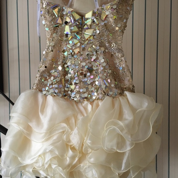 Tony Bowls mini prom dress. Brand new. Size 0. Never worn - Picture 3 of 5